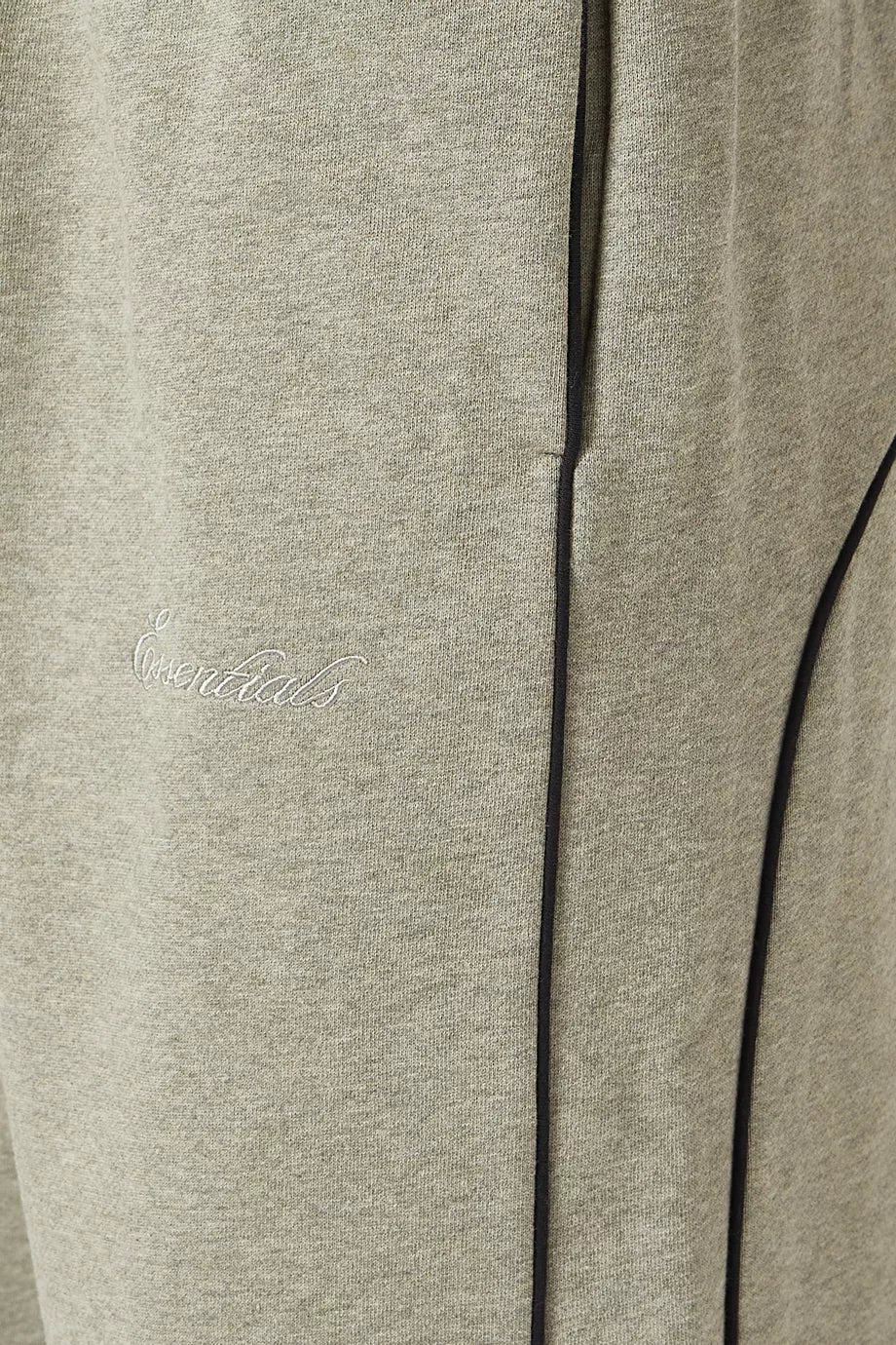 Fear of God Essentials Relaxed Piped Sweatpants aus Fleece - NOFP STUDIOS